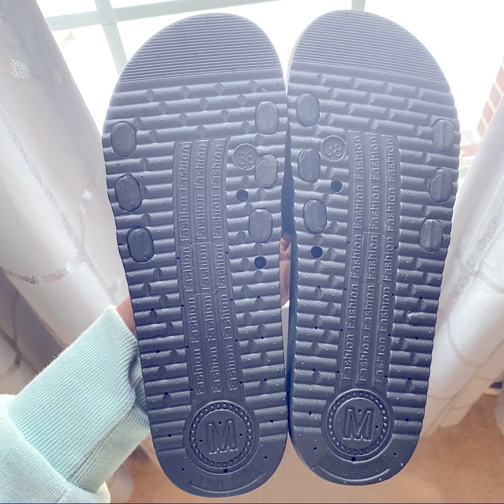 Black Slides - Picture 5 of 5